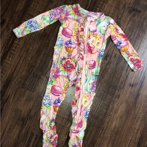 Posh Peanut Macaron Footie